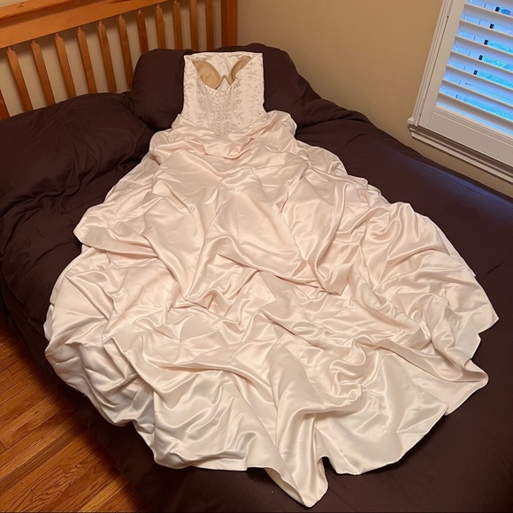 Wedding dress size SMALL. / Size 4. Brand, Mikalla. - Picture 6 of 7